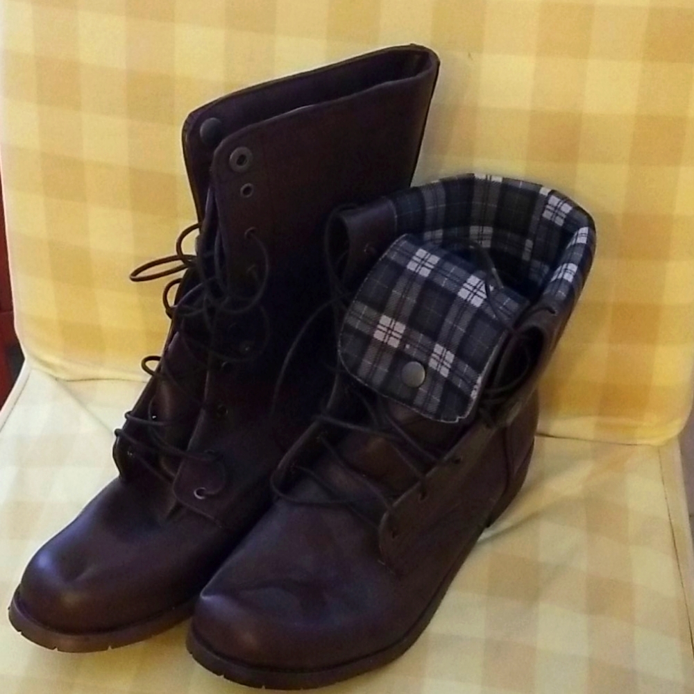 NWOT Men's   Boots